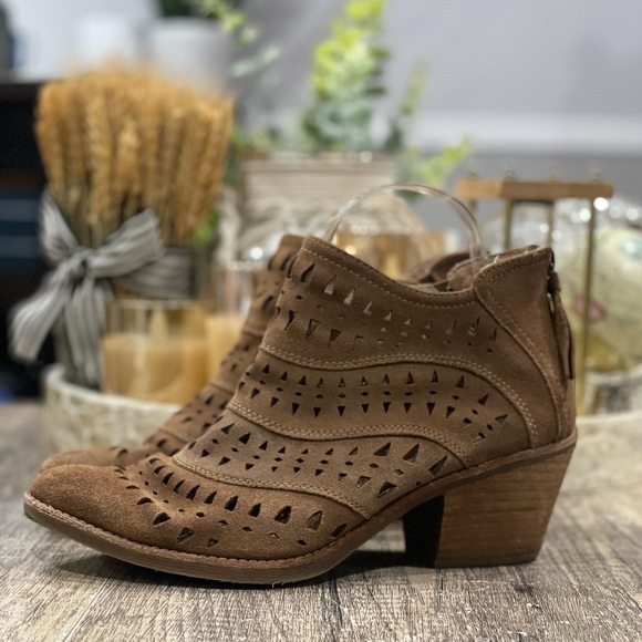 Sofft Westwood Ii Lasercut Bootie Ankle 